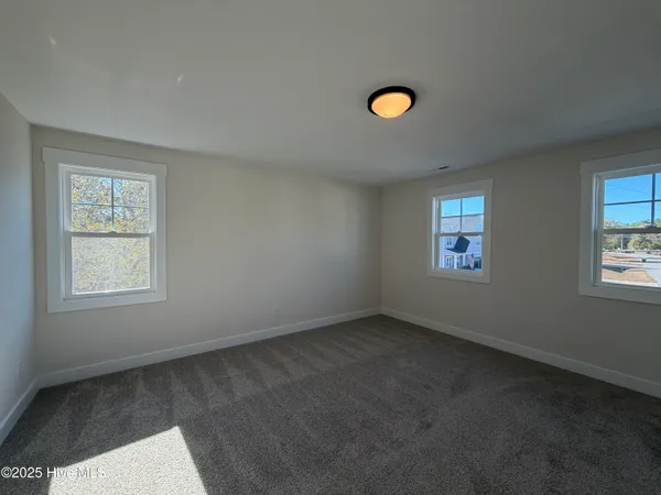 $624,900 | 302 East Ivybridge Drive, Hubert, NC 28539