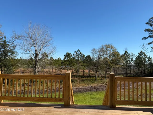 $634,900 | 302 East Ivybridge Drive, Hubert, NC 28539