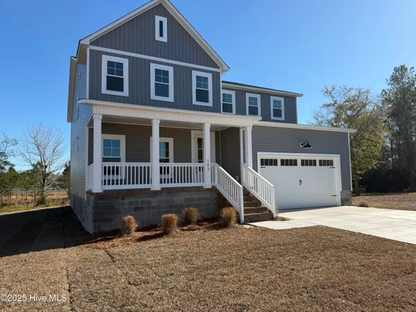 $624,900 | 302 East Ivybridge Drive, Hubert, NC 28539