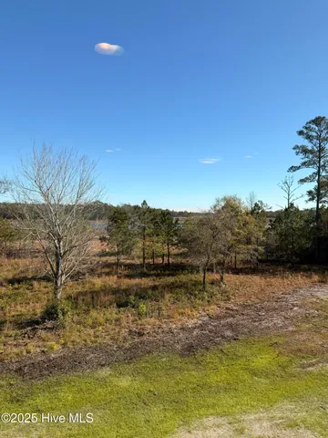 $634,900 | 302 East Ivybridge Drive, Hubert, NC 28539