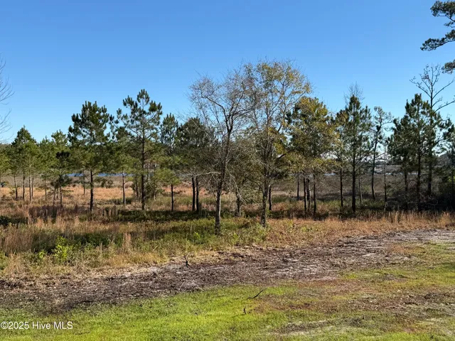 $634,900 | 302 East Ivybridge Drive, Hubert, NC 28539