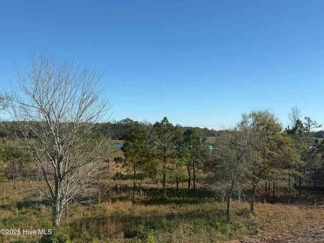 $634,900 | 302 East Ivybridge Drive, Hubert, NC 28539