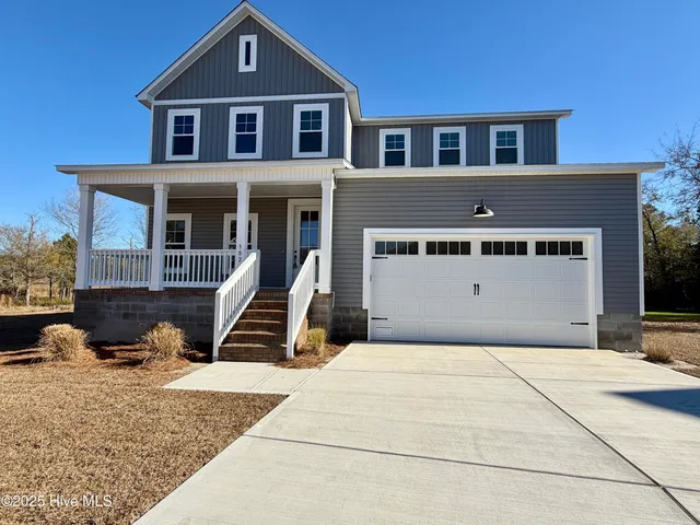 $634,900 | 302 East Ivybridge Drive, Hubert, NC 28539