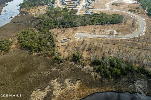 $634,900 | 302 East Ivybridge Drive, Hubert, NC 28539