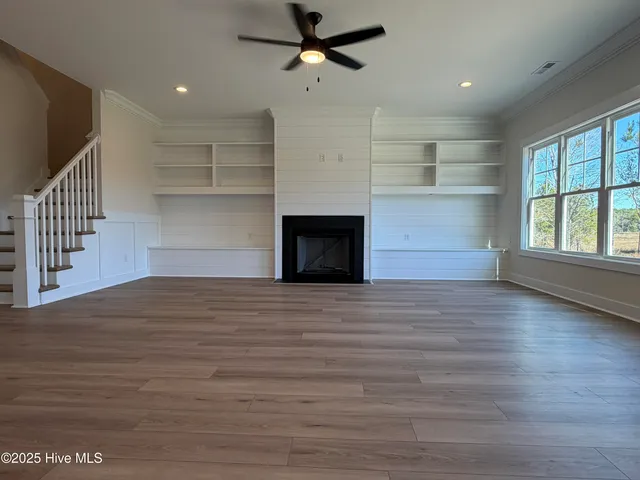 $634,900 | 302 East Ivybridge Drive, Hubert, NC 28539