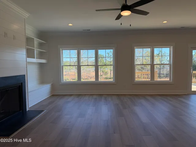 $634,900 | 302 East Ivybridge Drive, Hubert, NC 28539