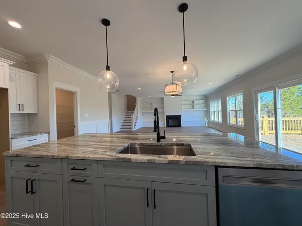 $624,900 | 302 East Ivybridge Drive, Hubert, NC 28539