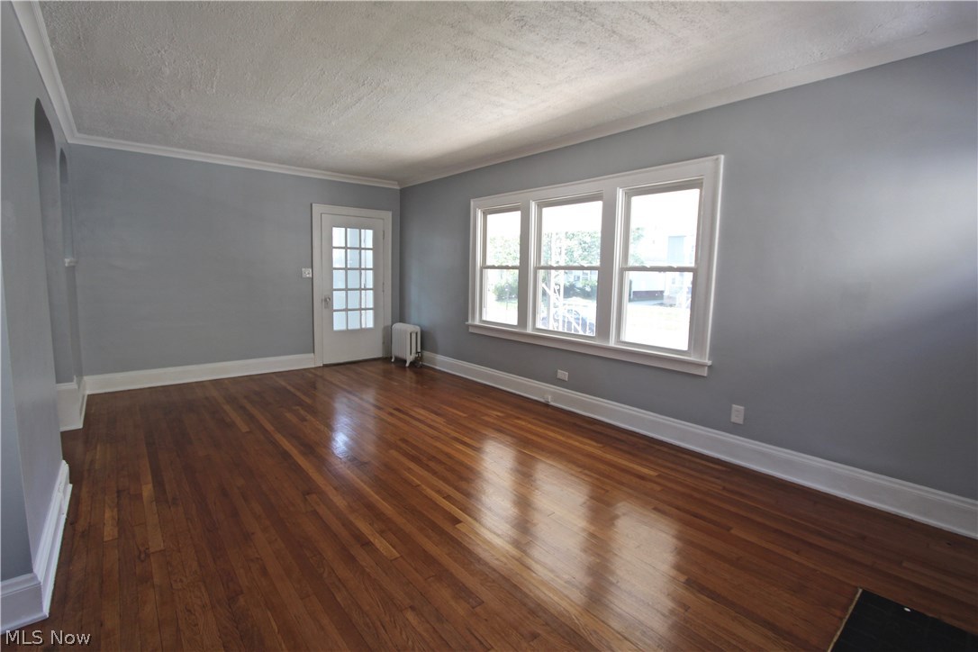2111 Rossmoor Road Cleveland Heights, OH 44118 - Photo 5 of 29 Look at those floors & windows
