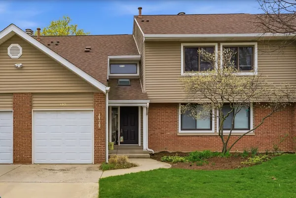 $339,900 | 101 Windwood Court, Unit 101, Buffalo Grove, IL 60089