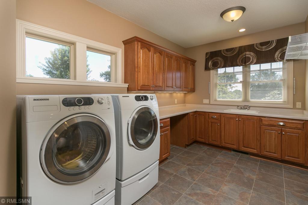 1027 Wicklow Lane Southwest Rochester, MN 55902 - Photo 12 of 51