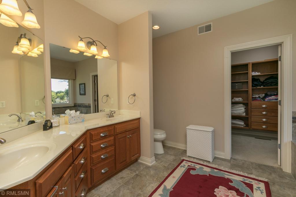 1027 Wicklow Lane Southwest Rochester, MN 55902 - Photo 21 of 51