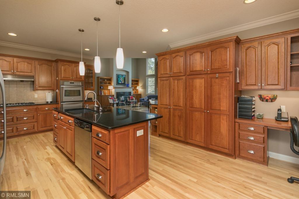 1027 Wicklow Lane Southwest Rochester, MN 55902 - Photo 10 of 51