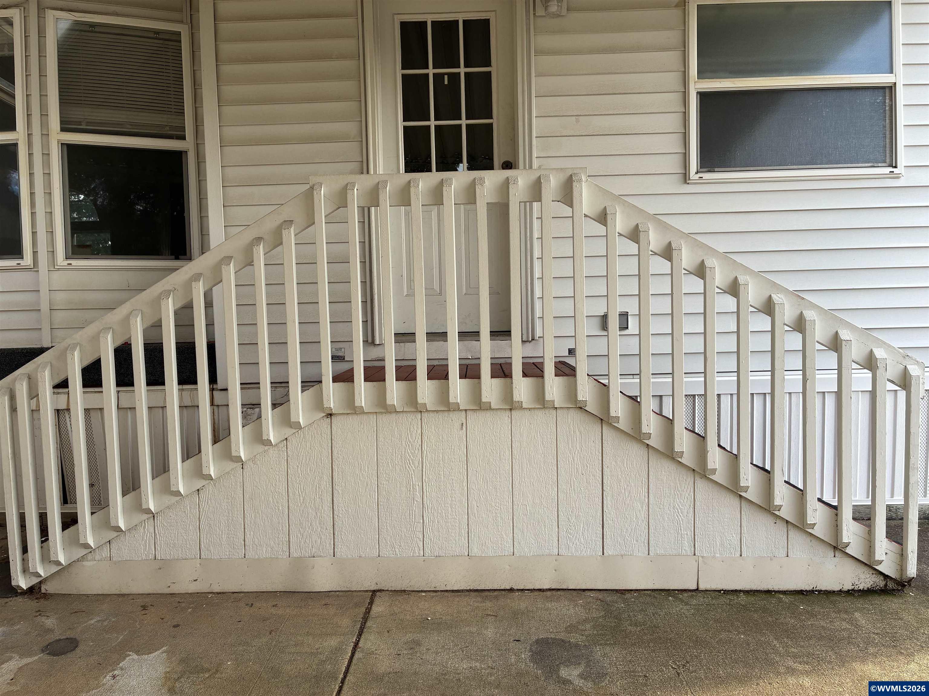 2000 Robins Lane Southeast, Unit 7 Salem, OR 97306 - Photo 30 of 39 a view of wooden balcony