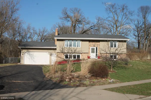 $399,900 | 5352 West Hidden Valley Drive, Savage, MN 55378