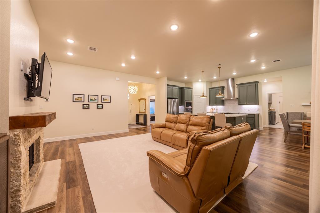 354 Glade Valley Road Azle, TX 76020 - Photo 12 of 38