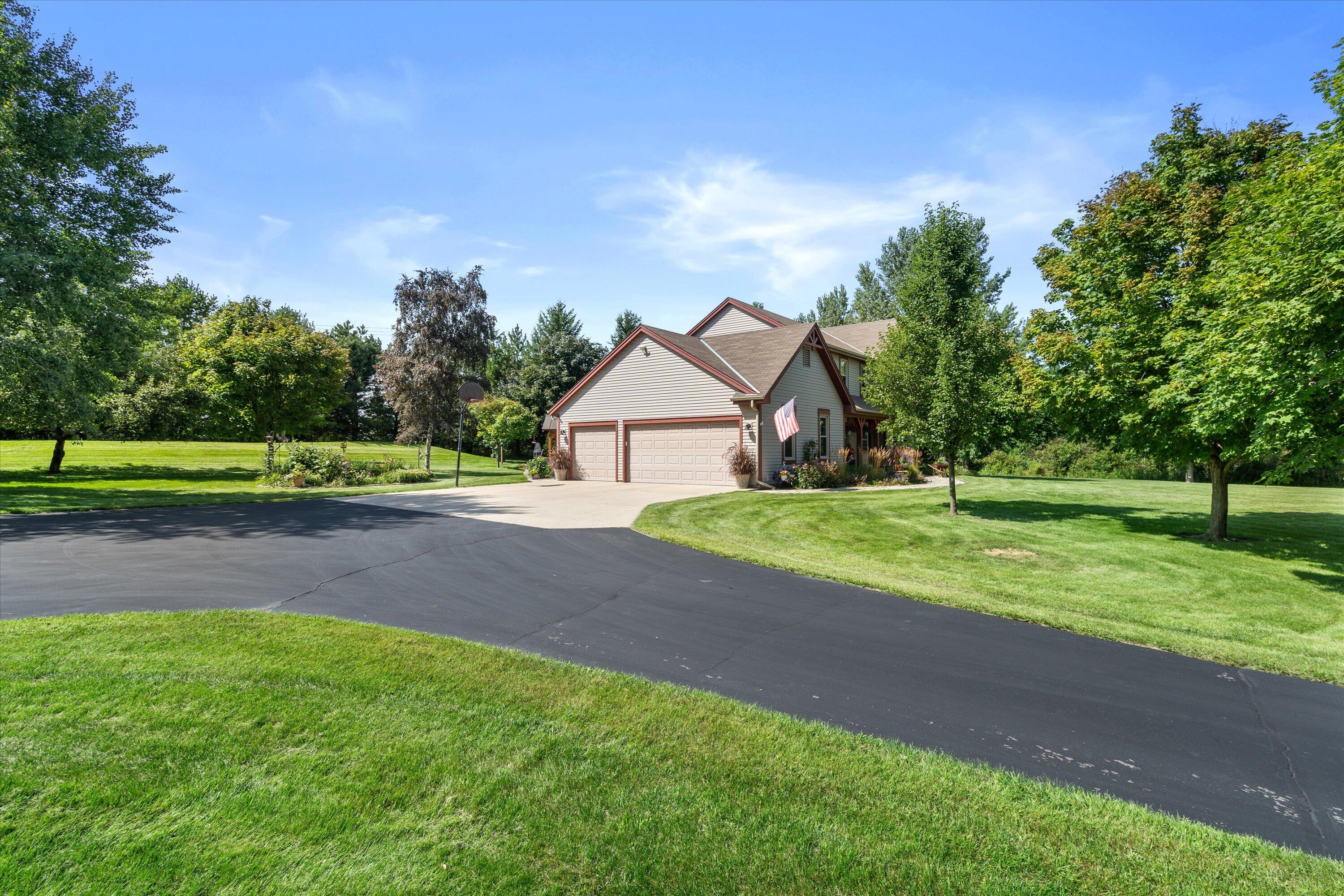 1669 Lake Shore Road Grafton, WI 53024 - Photo 54 of 70 Driveway