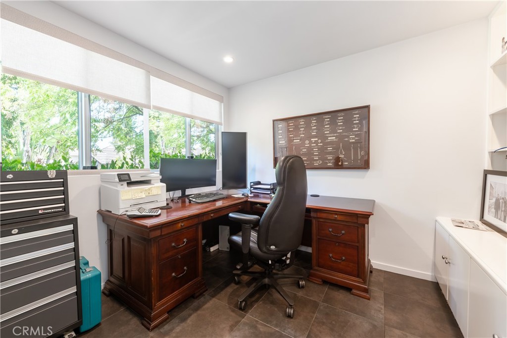 15626 Royal Ridge Road Sherman Oaks, CA 91403 - Photo 25 of 33
