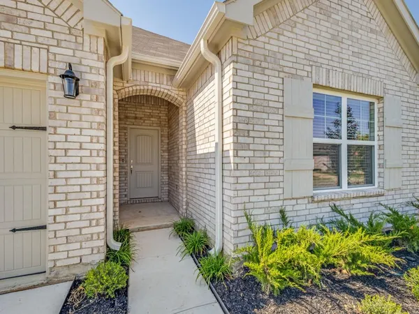 $2,500 | 2704 Donella Drive, Denton, TX 76207