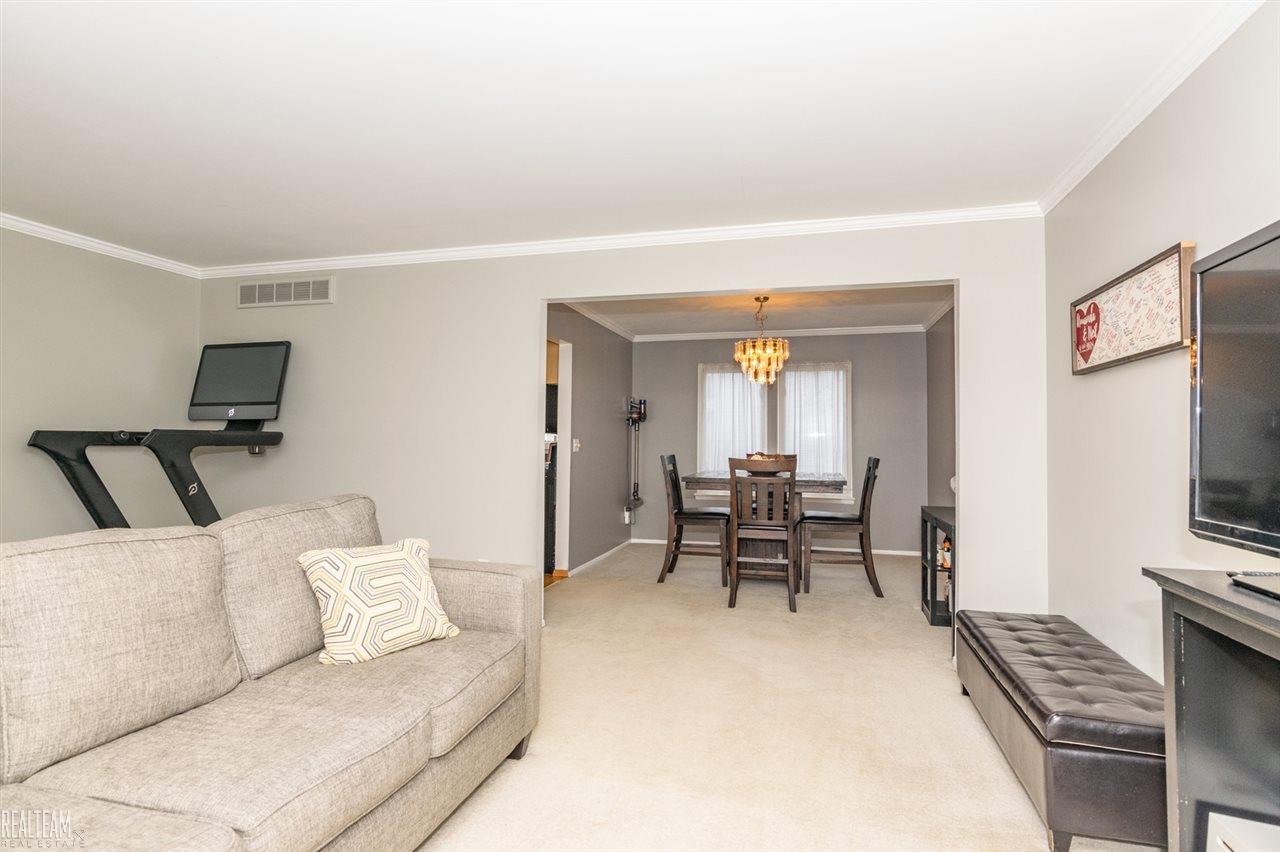 36197 Fredericksburg Road Farmington Hills, MI 48331 - Photo 7 of 40