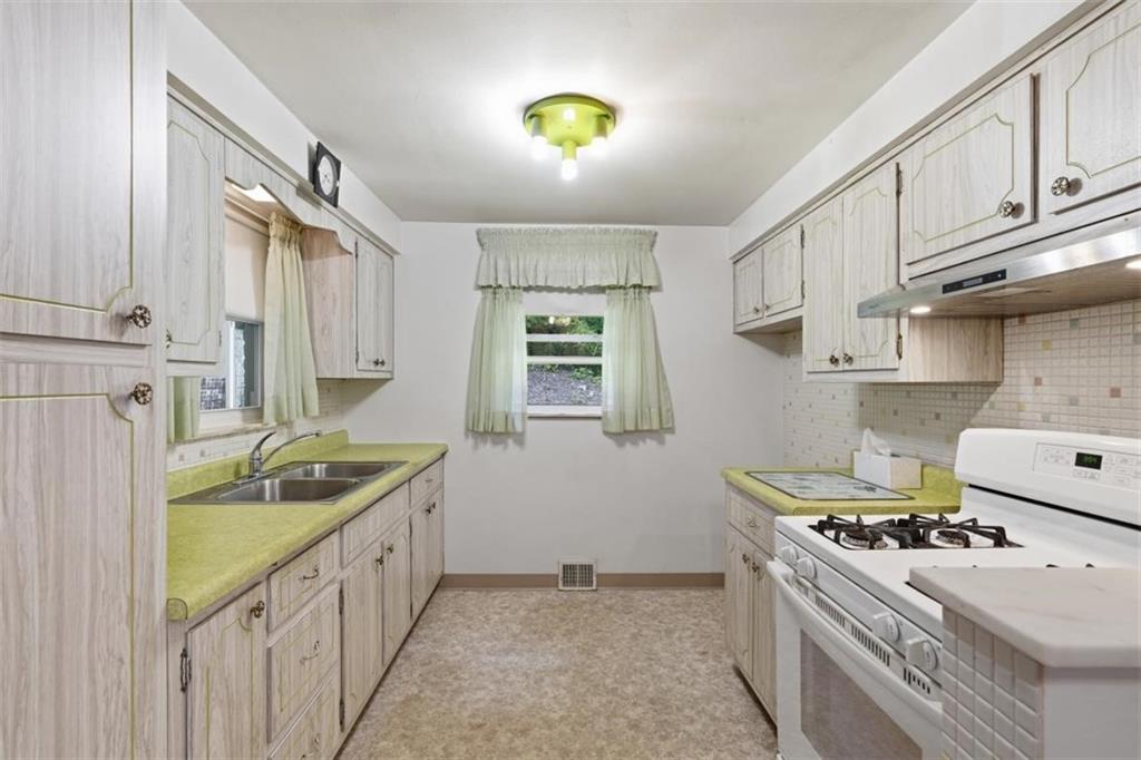 522 Naysmith Road North Versailles, PA 15137 - Photo 12 of 20 Gallery Image 12