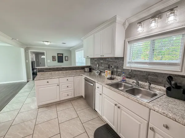 $2,000 | 4901 Elm Street, Seabrook, TX 77586