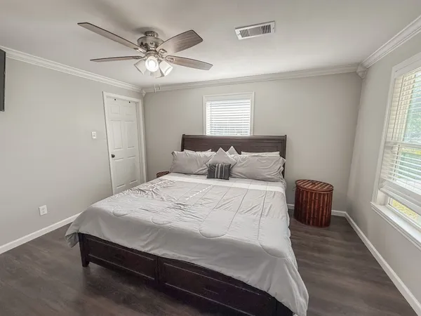 $2,000 | 4901 Elm Street, Seabrook, TX 77586