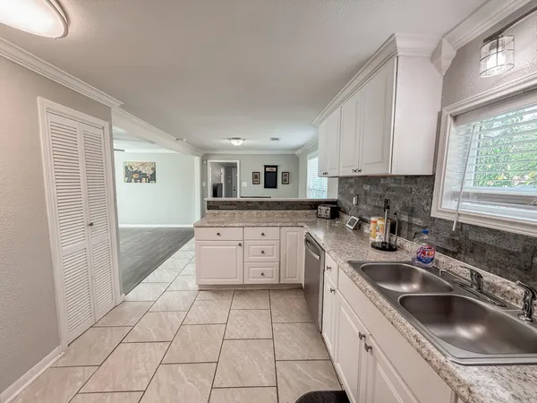 $2,000 | 4901 Elm Street, Seabrook, TX 77586