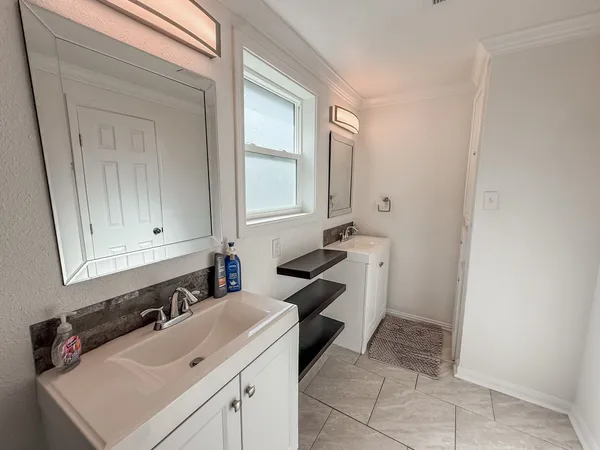 $2,000 | 4901 Elm Street, Seabrook, TX 77586