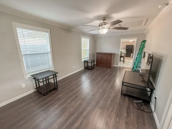 $2,000 | 4901 Elm Street, Seabrook, TX 77586