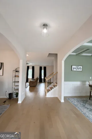 a view of a livingroom with furniture and a ceiling fan