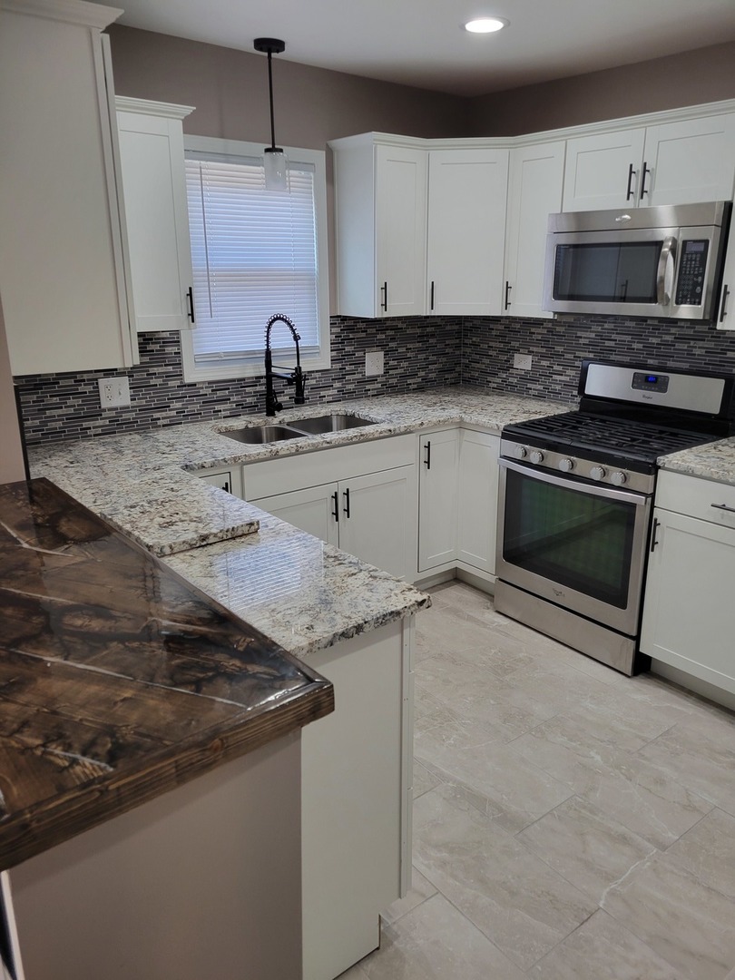 7013 Roberts Road Bridgeview, IL 60455 - Photo 11 of 22 Gallery Image 11