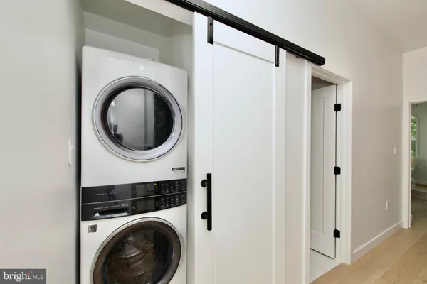 a close up view of a washer and dryer