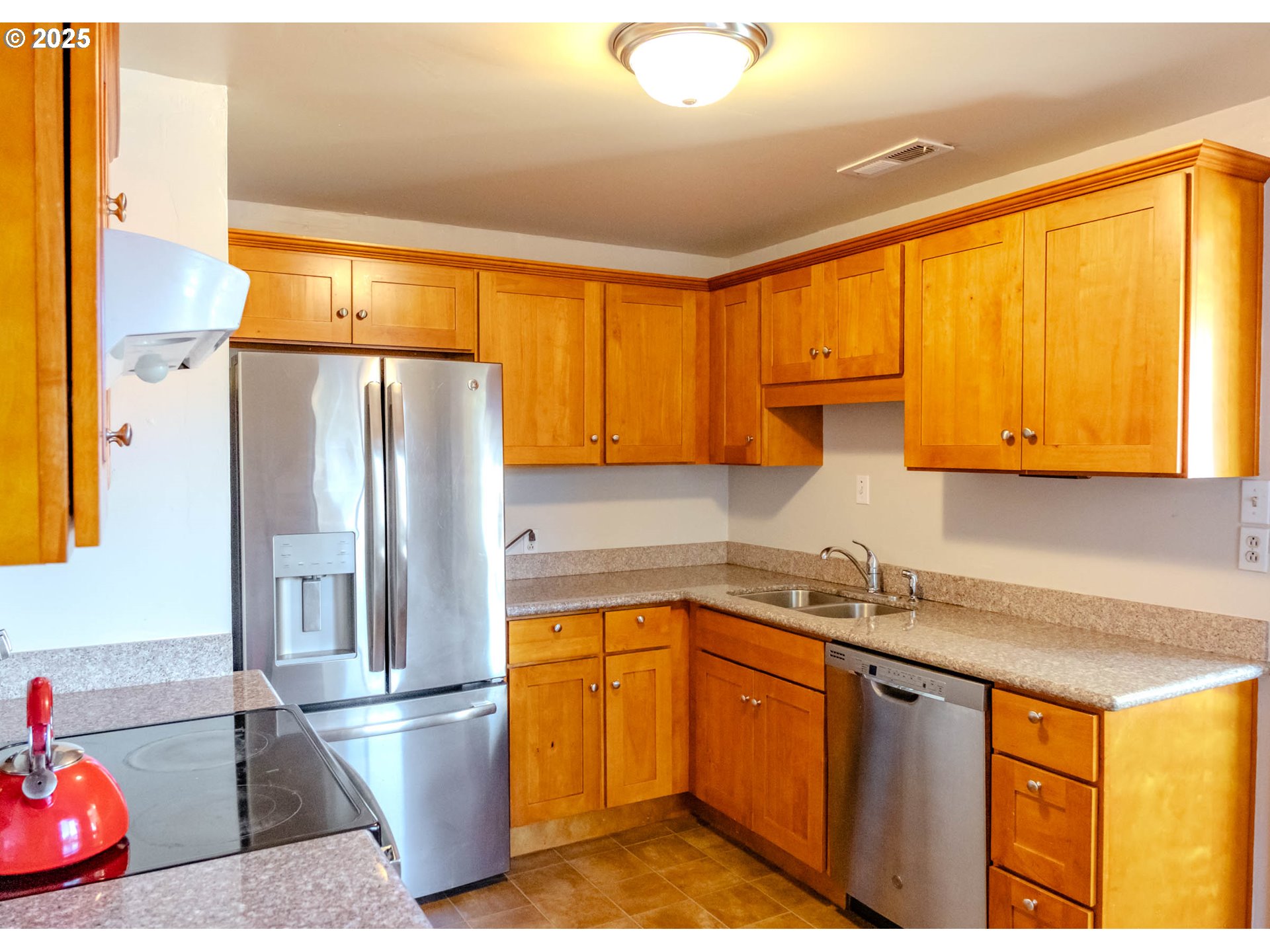 8027 Southeast Rhone Street Portland, OR 97206 - Photo 16 of 41
