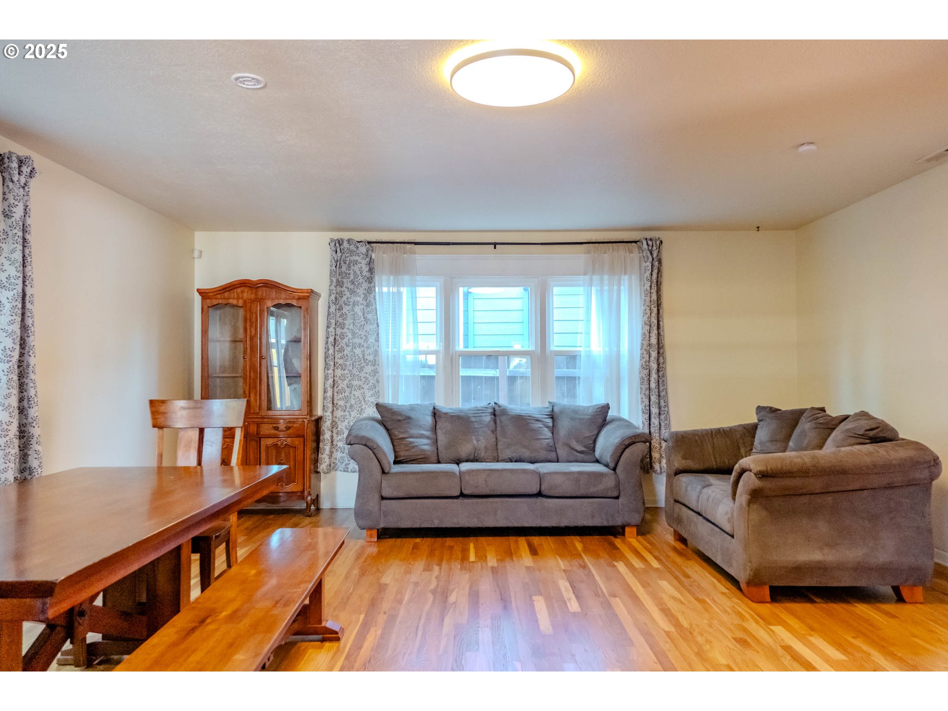 8027 Southeast Rhone Street Portland, OR 97206 - Photo 3 of 41