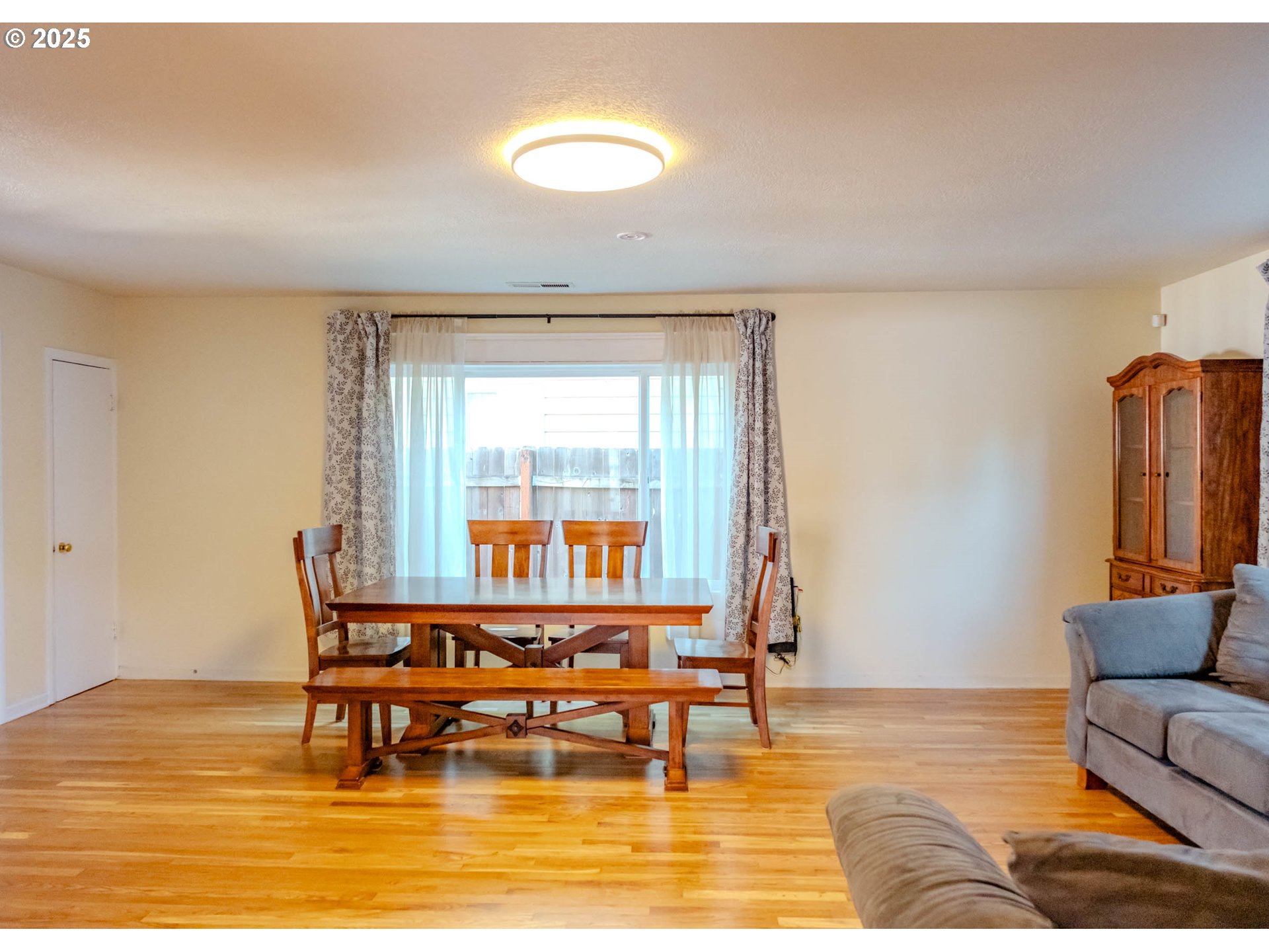8027 Southeast Rhone Street Portland, OR 97206 - Photo 5 of 41
