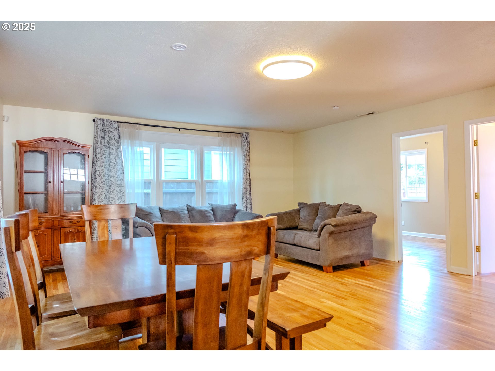 8027 Southeast Rhone Street Portland, OR 97206 - Photo 6 of 41