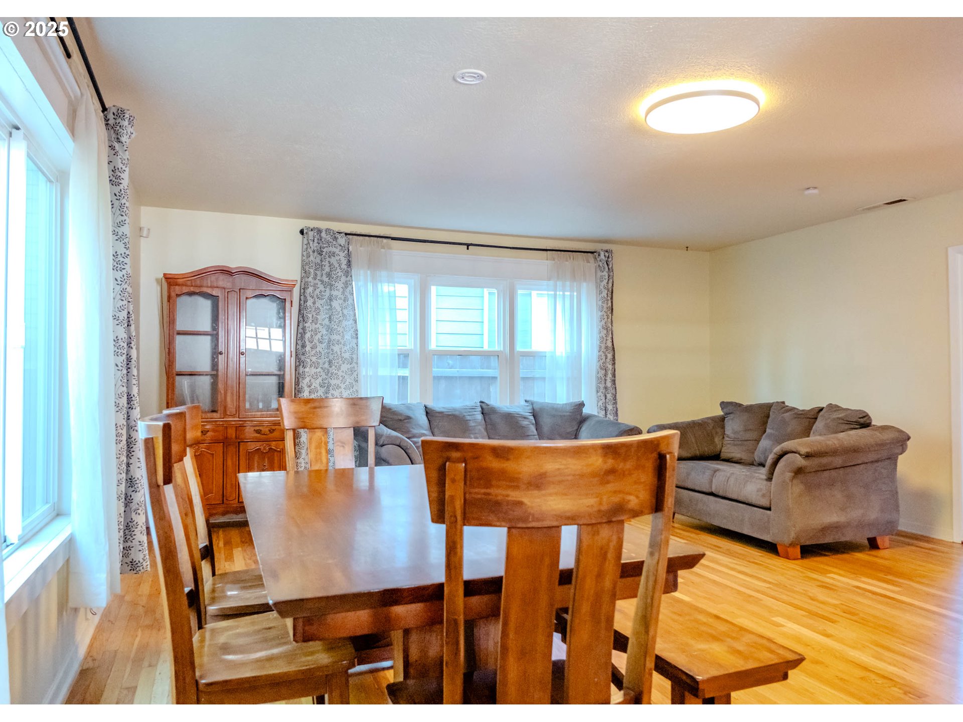 8027 Southeast Rhone Street Portland, OR 97206 - Photo 8 of 41