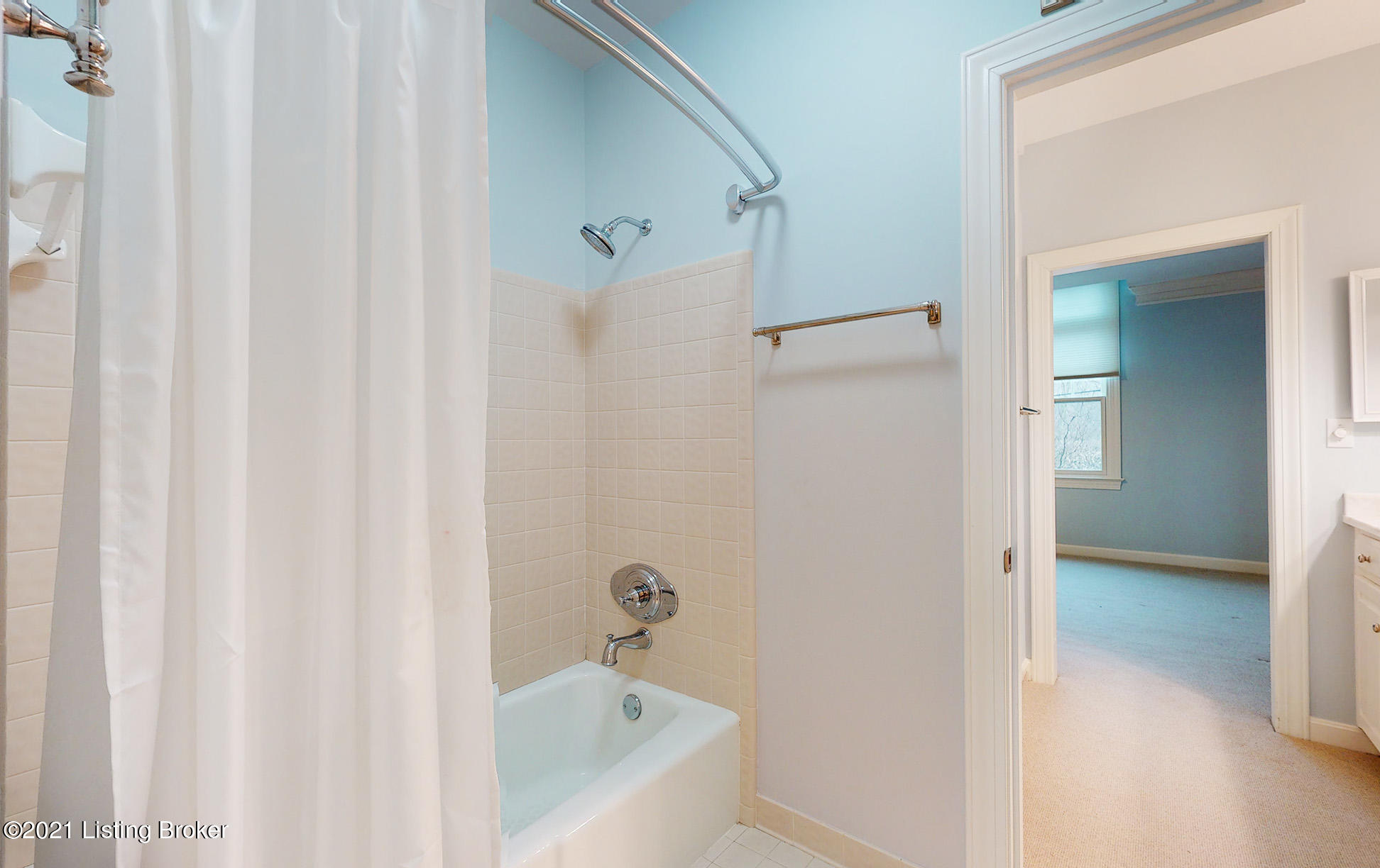2404 Belknap Beach Road Prospect, KY 40059 - Photo 65 of 98 Jack and Jill bathroom