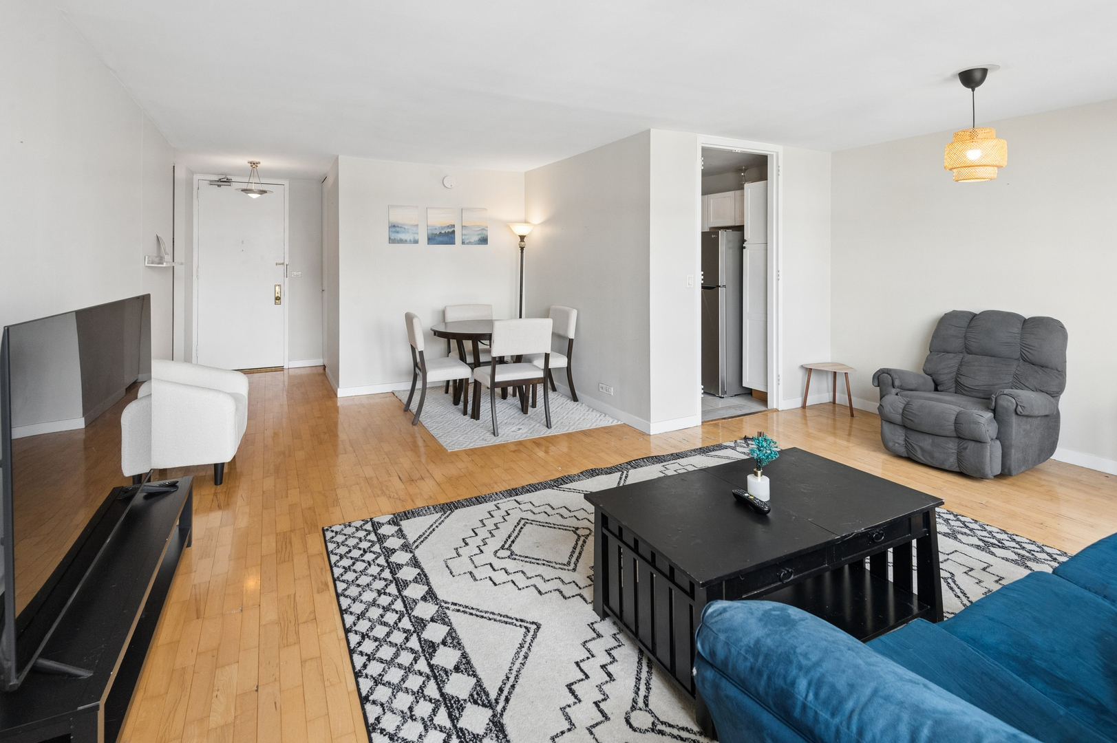 655 West Irving Park Road, Unit 608 Chicago, IL 60613 - Photo 2 of 13