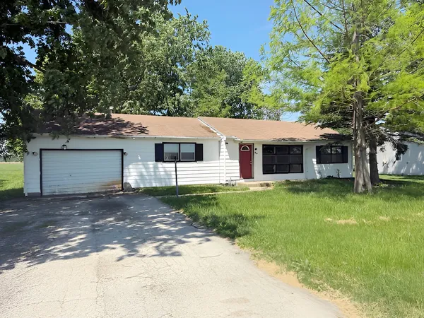 $139,950 | 424 South 3000th Road West, Kankakee, IL 60901