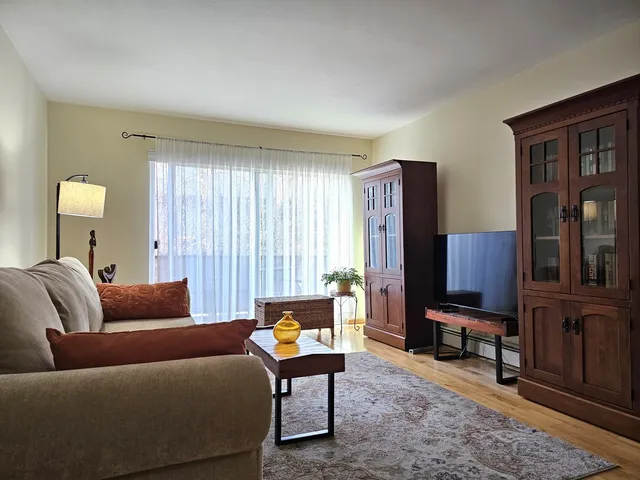 $180,000 | 805 Grove Drive, Unit 206, Buffalo Grove, IL 60089