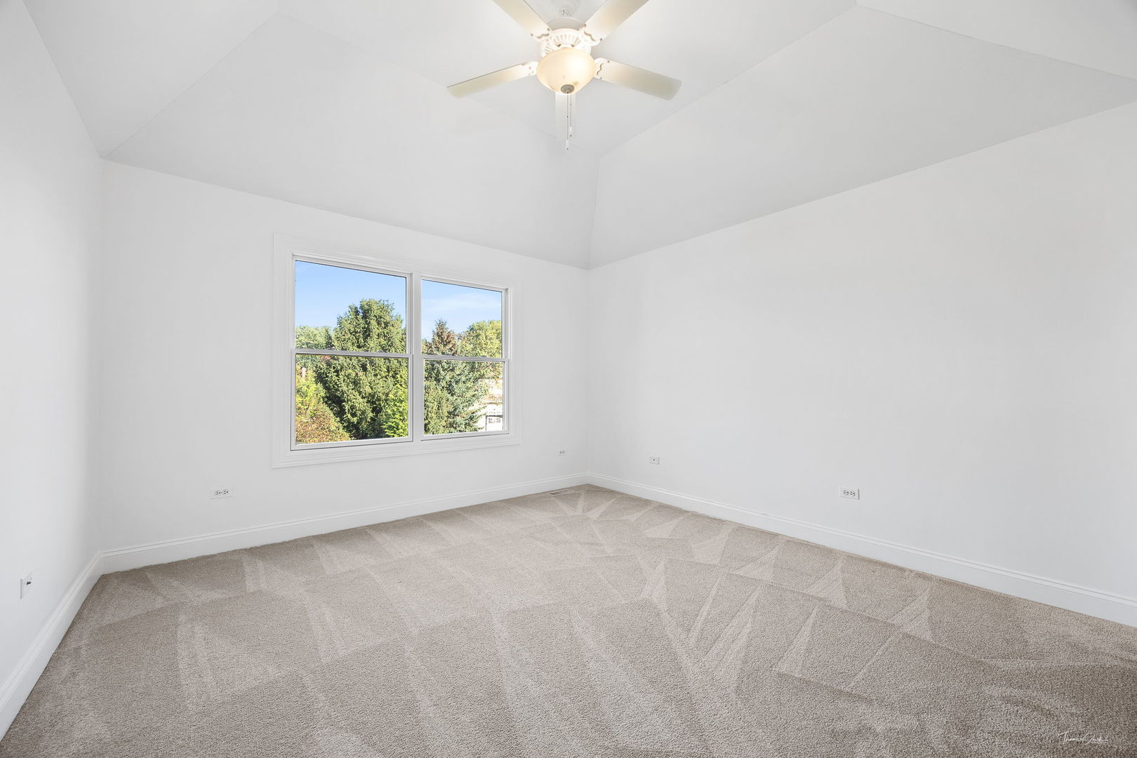 12929 Alpine Way Plainfield, IL 60585 - Photo 41 of 55 an empty room with a window