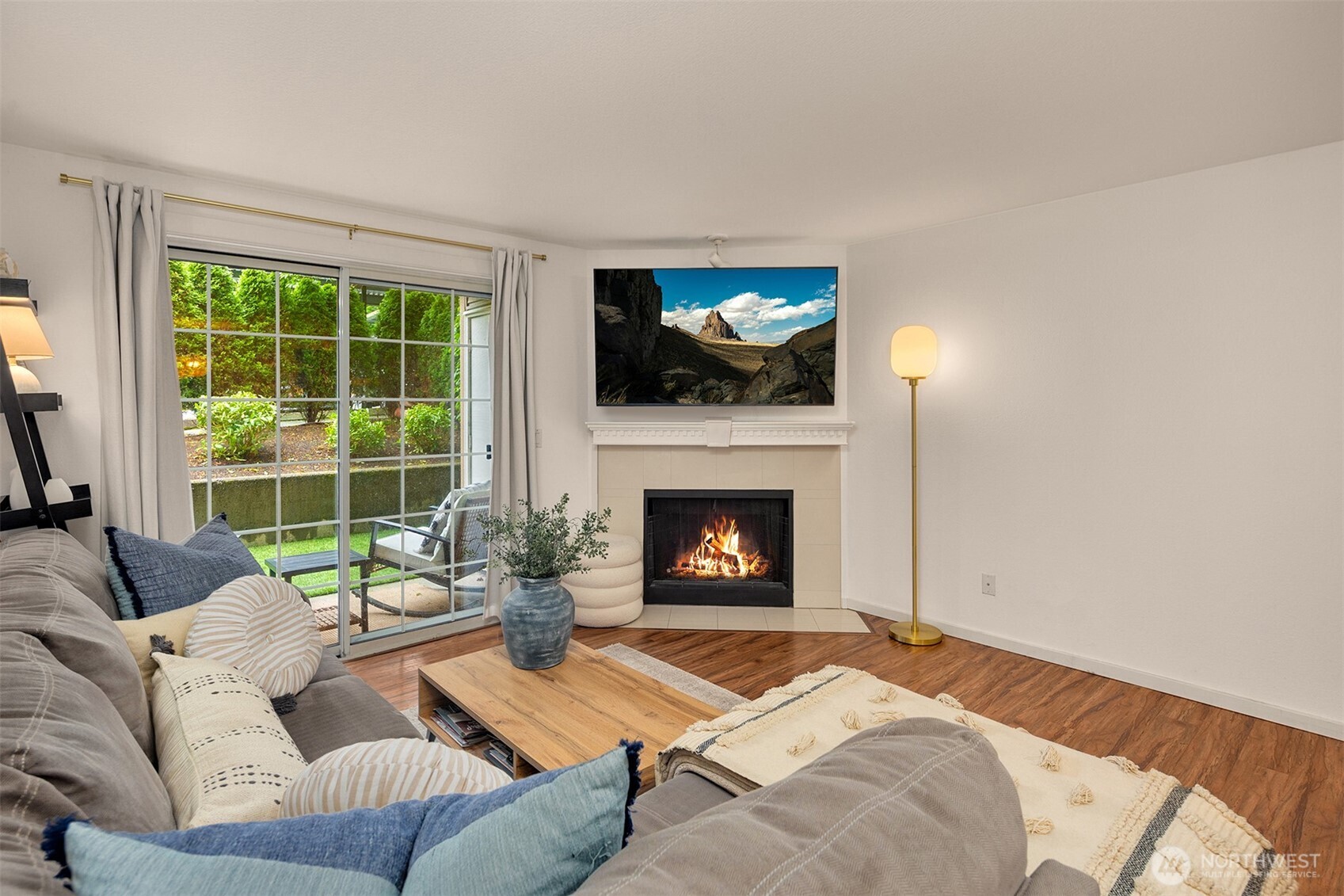 215 9th Street, Unit D102 Kirkland, WA 98033 - Photo 5 of 29 a living room with furniture and a fireplace