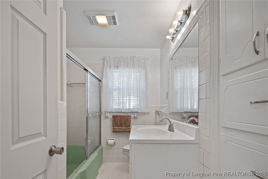 613 East 3rd Avenue Red Springs, NC 28377 - Photo 11 of 37 a bathroom with a sink and a mirror