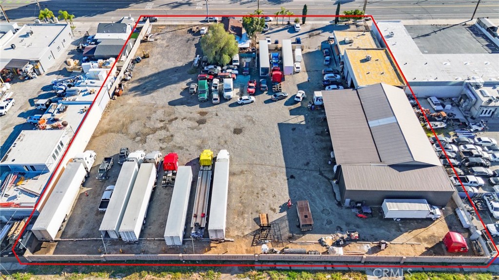 544 West Rialto Avenue Rialto, CA 92376 - Photo 6 of 15 view of entryway and hall