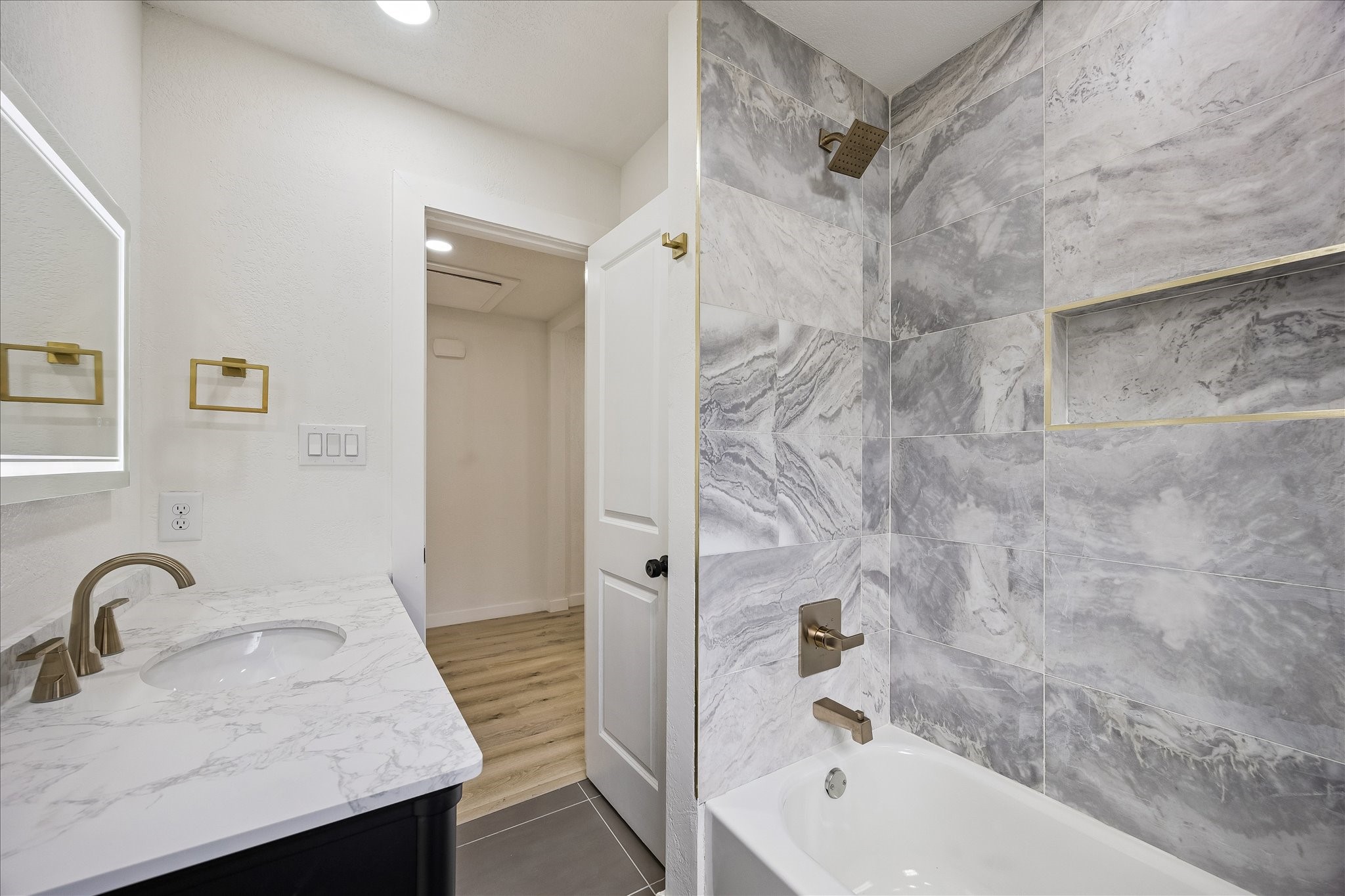 1630 Tabor Street Houston, TX 77009 - Photo 12 of 25 Guest bathroom view.