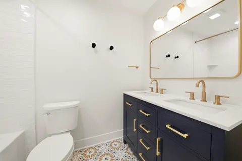 $1,499,500 | 1953 West Summerdale Avenue, Chicago, IL 60640