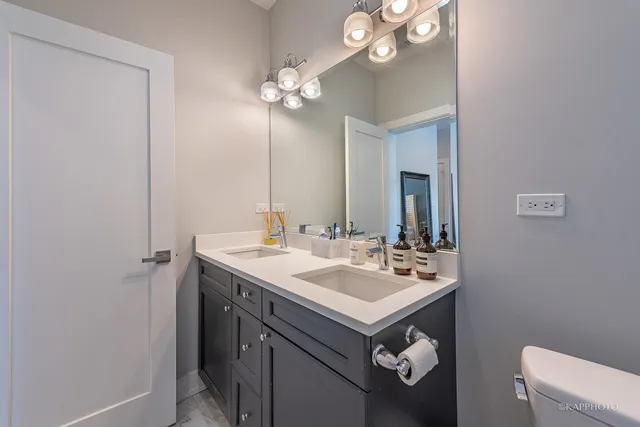 $3,650 | 457 North Aberdeen Street, Unit 4N, Chicago, IL 60642