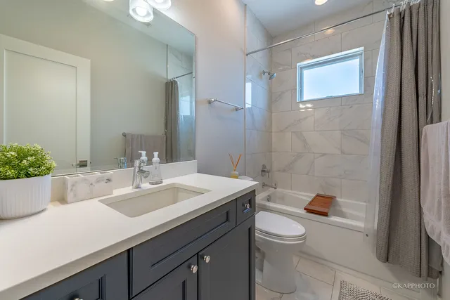 $3,650 | 457 North Aberdeen Street, Unit 4N, Chicago, IL 60642