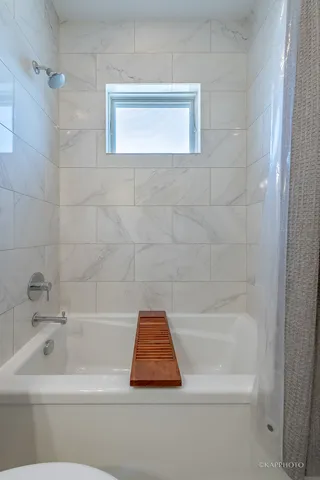 $3,650 | 457 North Aberdeen Street, Unit 4N, Chicago, IL 60642